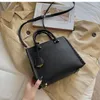 Bolsas de hombro Fashion Fashion Messenger Bag Ladies Homning Handfag de alta gama niña de estilo occidental