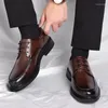 Casual skor All-Match Men Leather Fashion Wedding Vintage Footwear Classic Male Business Oxfords