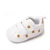 Chaussures de garçons de bébés filles décontractées Pu en cuir broderie coeur étoiles Soft Sole Crib Spring Automne First Walkers 240415