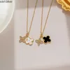 Collier de trèfle en acier pour femmes blanc noir de luxe de luxe bijoux élégant 4 feuilles love baleine Sailormoon Pendant colliers en gros