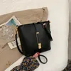 Sacs à bandoulirs Niche Design Premium Women's Bag Wild 2024 Fashion Messenger Fresh Bodet Width: 19,5 cm