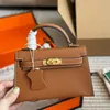Designer Cross-korn Cowhide Mini Shoulder Bag Classic Ladies Envelope Bag 19cm kommer med presentförpackning