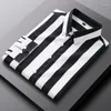 Herren -Hemdhemden 2024 Sommer Jugendprofi geschäftsgeschäftsgeschäft Slim Fit Wide Stripe Office Langhülle Spitzer Hals Spleiß Button Pendler