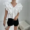 Blans de femmes Shirts à col en V en V Tops Femmes Ruffled plissée Slim Sexy Fashion Bodycon CONCURES CRARDED COREAN STYLE FEMME