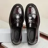 Chaussures décontractées robe formelle cuir pour hommes rond tête décoration métal chaussure de mariage léger.