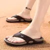 Été pour hommes massacre massage granule hommes pantoufles confortables sandales de plage chaussures décontractées maison tongs de maison de salle de bain 240412