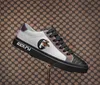 Fashion Classic Embroidery Luxury Men Casual Shoes Lovers White Trainer Designer Sneakers Tryck på låg toppgrön röd svart mjuk läder andningsbara löparskor