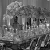 Gouden bloemenstandaard bruiloft middelpunt bloemstand decor ceremonie bruiloft achtergrond decoratie