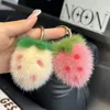 Söt liten päls Strawberry Key Chain Plush Pompom Ball Keyring Bag Accessories Pendant Luxury Keychains For Car