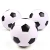 Baule de football en caoutchouc de 2,5 pouces pour animaux de compagnie Small Toys for Dog mâcher du jouet jouet squeaker balle pour les fournitures de produits d'entraînement de petit chien