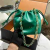 Projektant łańcucha akrylowego Luckybags Woman Bags Mini torebki wiadra Torebka Torka Torka skórzana torebka chmur cowhorn to dziewczyna