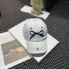 Berets Designer Letter Lett Drukuj Bow Knot Street Fashion Retro Cap Baseball Sun Flat Hat