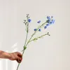 Kwiaty dekoracyjne 3PC Wysokiej klasy sztuczne odczucia Fiołki Kwiat prawdziwy dotyk Delphinium Fałszywe stół domowy
