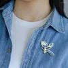 Broscher mode gökfågel emaljstift flygande djur brosch denim jacka spänne skjorta märke tillbehör smycken gåva till vänner barn