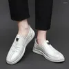 Chaussures décontractées Men d'été Cuir Four Seasons Single Swewnwn Comfort Breathable Soft Men's Driving Handmaded Sneakers