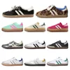 2024 Ny topp lyxig designer original handball spezialjean sambaba casual skor mens kvinnor designer kärna svart marin gummi krita vit ljus blå plattform sneakers