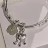 Kedja Wanzhi Nya blommarna för kvinnor Safe Style Elegant och mångsidig öppen justerbar metallarmband Valentines Day Gift Y240420