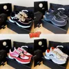 Sneakers de baskets Star Sneakers hors du bureau Sneaker Luxury Channel Chaussures Chaussures designer Chaussures Men de femmes Trainers pour femmes