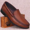 Chaussures décontractées 2024 Spring Men's Great Leather Style britannique Business Mandis à la main Souple Sole Sole