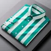 Herren -Hemdhemden 2024 Sommer Jugendprofi geschäftsgeschäftsgeschäft Slim Fit Wide Stripe Office Langhülle Spitzer Hals Spleiß Button Pendler