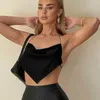 Kvinnors tankar Camis Xingqing 2022 Summer Women Crop Tops Black Halter Camisole Triangle Hem Backless Vest 2000s Clothes Strtwear Croped Feminino Y240420