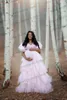 パーティードレス女性のためのライトピンクのマタニティイリュージョンノースリーブの妊娠ベビーシュワードレスティアドバスローブガウンPography Props