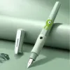 Stylo plume de fontaine de héros de haute qualité avec design de dessin animé avec cartouche à encre remplaçable Supplies d'écriture mignonnes pour les cadeaux des étudiants