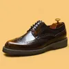 Kleiderschuhe Britische Retro -Business -Casual Leder für Männer für Männer echtes dickes Solent -Patent Brogue