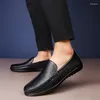 Casual Shoes Summer Slip On Men äkta läder andas Comfy Loafers Hollow Out Moccasins Soft-Soled Man Driving Flat