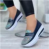 Chaussures décontractées Plateforme de femmes Lofers Color solide Color rond Toe Slip on Non Ladies Sneakers Marche pour les femmes