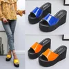 Slippers Ladies Summer Sandals القوس اللامع للنساء منصة أحذية الشاطئ في الهواء الطلق