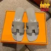 Nouvelles femmes de luxe Brand Chypre Oran Sandals Designer Slippers Flip Flip Clops Crocodile Skin Slide Ladies Beach Sandal Summer