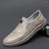 Chaussures décontractées Men d'été Cuir Four Seasons Single Swewnwn Comfort Breathable Soft Men's Driving Handmaded Sneakers