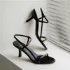 Scarpe eleganti sandali femminili romani 2024 una fibbia di linea a punta di punta fuoristrada tallone alto sexy sandalie di lusso Mujer Zapatos