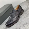 Casual Shoes 2024 Oxford Men Black White For Mens Dress Shoe Man God kvalitet Brogue