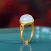 Klusterringar Ancient Gold CraftsManship Inlaid med naturlig Hetian White Jade Ring öppnar justerbar delikat frostade kvinnors smycken