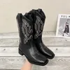 Femmes manches brodées de moto bottes de chevalier occidental cowboy V-bouche à manches intermédiaires têtes carrées épais talons de cheval bottes 240412