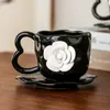 Kaffeetöpfe 3d Camellia Cup klassische Schwarz -Weiß -Hand -Keramik -Fashion -Tee -Untertassen -Getränkewaffe klassische Schwarz -Weiß -Hand.