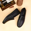 Casual Shoes Summer Slip On Men äkta läder andas Comfy Loafers Hollow Out Moccasins Soft-Soled Man Driving Flat