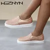 Casual schoenen dames slip-on sneakers plat draaiende roze luxe gevulkaniseerde meisjes comfortabele modetrend rock 2024