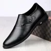 Casual Shoes High Quality Men Top Layer Cowhide Leather Fashionable Gentleman Business Banket präglade bekväma sko