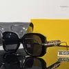 Luxury Top Designers Sunglasses Letra LENTE PARA MULHERES TRENDIDAS POLARIZADAS TERNDAS UV Vidro de vidro solar óculos versáteis casuais com presente de caixa 0hhg