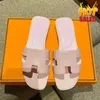 Nouvelles femmes de luxe Brand Chypre Oran Sandals Designer Slippers Flip Flip Clops Crocodile Skin Slide Ladies Beach Sandal Summer