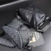 Factory Sales Mens Schoudertas Street Street Drukte rugzak Flip Buckle Fashion Messenger Bag Outdoor Leisure Polka Dot Bag 8500#