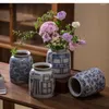 Vasos Creative Ceramic pintado à mão Vaso azul e branco Chinese Retro Storage Jarra de estar Arranjo de flores da sala de estar