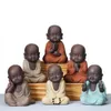 Dekorativa figurer Buddha -statyer Små munkfärg Sand Ceramic Home Club Geomantic Decoration Purple Tea Pet