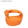 トレンディなオリジナルのボッテグベネットブランドバッグ女性2024新しいスタイルの織物クラウドバッグ織物ホーンバッグアンダーアームバッグ1to1ロゴ付き