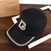 Ball Caps Apparel Accessories Lettre m Lettres anglaises Ajustement Pap Peak Cap Femme Baseball Soleil Corée Visor Soleil Bling Rhinaistones