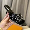 スリッパデザイナールームスリッパハイヒールの女性靴デニムプリント新しいスライド最高品質の本革サンダルフラットとスティレットヒールサンダル有名な靴