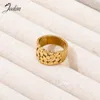 Pierścienie klastra JooLim High End PVD Waterproofno Fade Fade Modna projektant Hollow Leaf szerokokątny pierścień dla kobiet biżuteria ze stali nierdzewnej Hurtowa